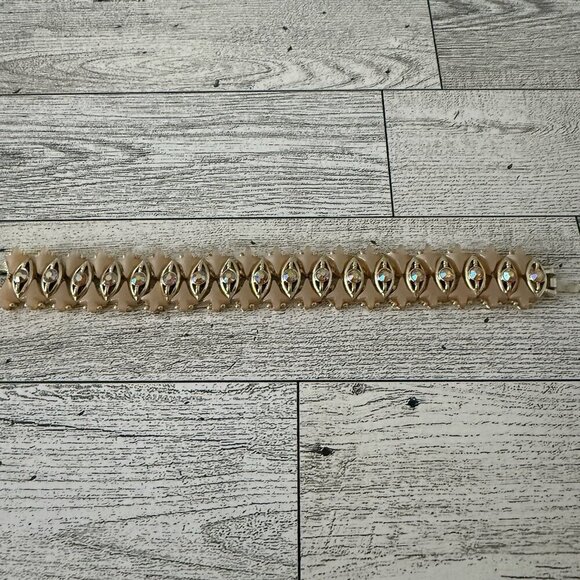 Vintage AB Rhinestone Gold Tone Thermoset Lucite Link Bracelet Collector’s Item - Picture 2 of 7